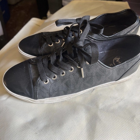 Michael Kors pattern Monogram Signature Tennis Logo Black Sneakers Shoes 9.5 - Picture 1 of 11